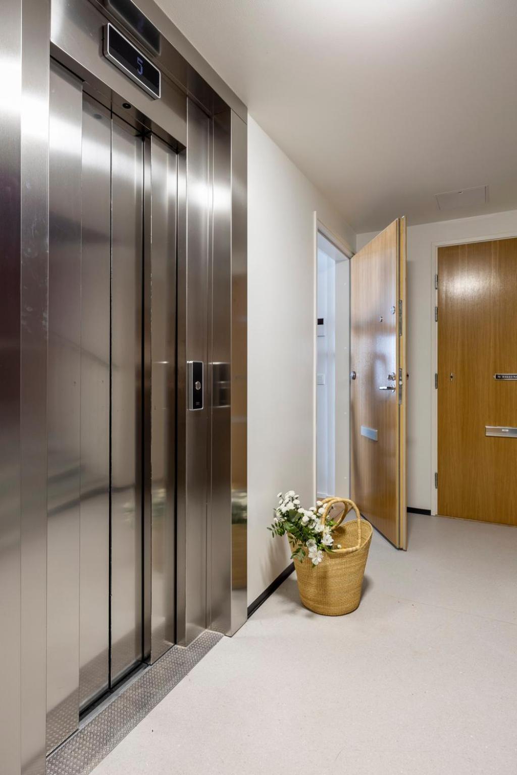 Stylish Flat In Trendy Kallio Helsinki Exterior photo